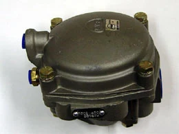 RELAY VALVE